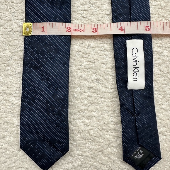 CALVIN KLEIN Dark Blue Skinny Necktie. NWOT - Picture 7 of 7